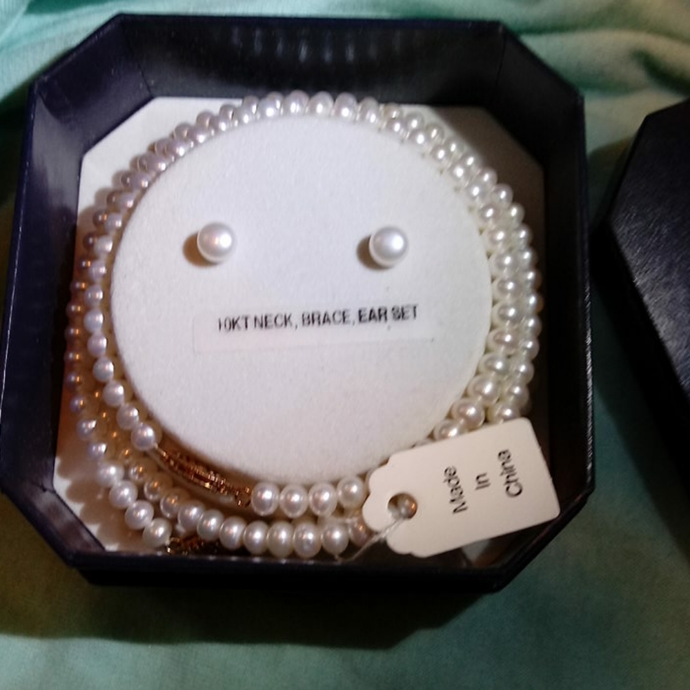 3 Piece Pearl set NIB